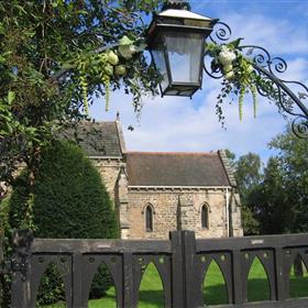fwthumbPretty lychgate, Collingham.jpg